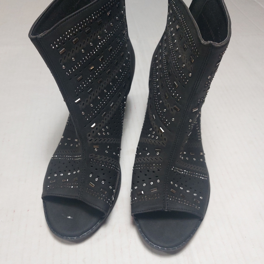 CloudWalkers by Avenue, Black Sparkle Embellished Open Toe Zip Boots Size 10W - Picture 5 of 11